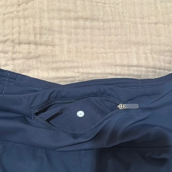 Lululemon SPEED UP HIGH-RISE LINED SHORT 4" size 4 - Picture 4 of 5